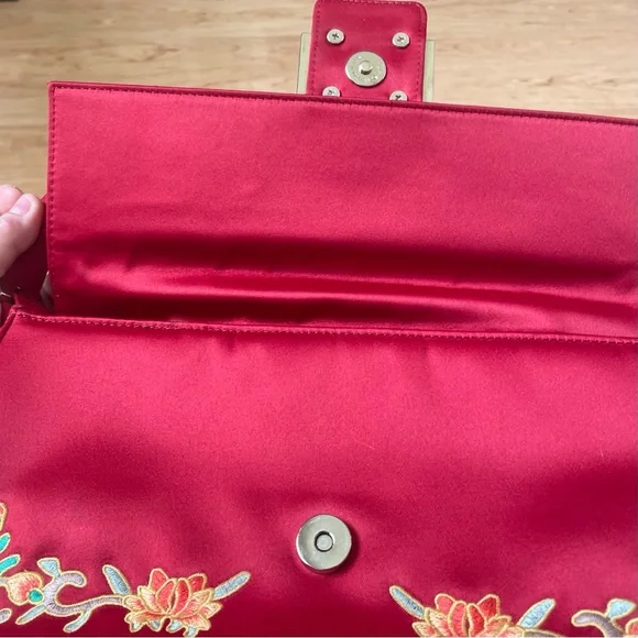 Vintage Late 90s Baguette in Satin Red Multicolored Asian Embroidered Flowers - Picture 9 of 12